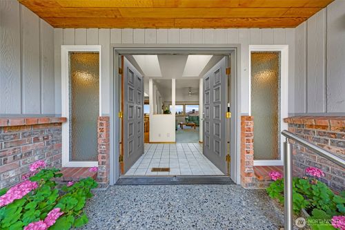 8059 Comox Rd, Blaine, WA, 98230-9559 | Card Image