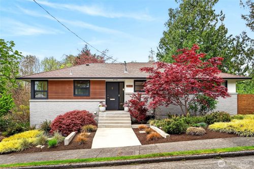 8683 Island Drive S, Seattle, WA, 98118 | Card Image