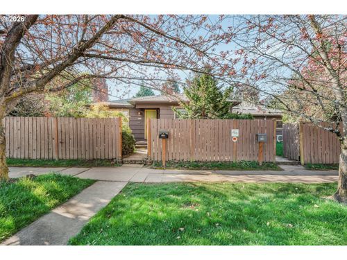 3286 Ne Holman St, Portland, OR, 97211-6762 | Card Image