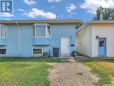 121 Hedley St, Home with 6 bedrooms, 2 bathrooms and null parking in Saskatoon SK | Image 2