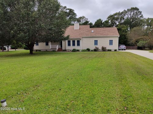 415 Hillcrest Dr, Morehead City, NC, 28557-8444 | Card Image