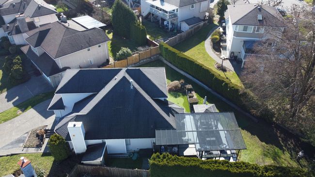 Aerial view with a residential view | Image 38