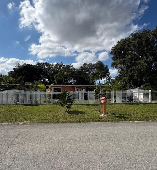 left-side-15020 Nw 12th Ave, Miami, FL, 33168-2020 | Card Image
