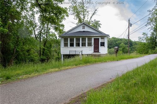 127 Bailes Dr, Nitro, WV, 25143-1313 | Card Image