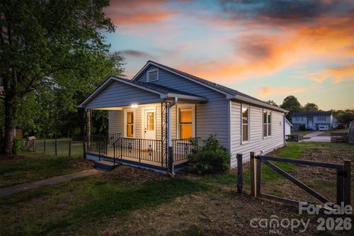 171 Duke St, Granite Falls, NC, 28630-1800 | Card Image