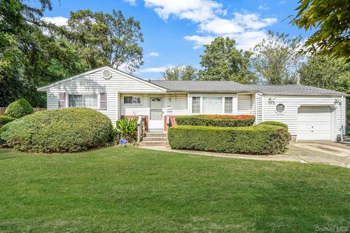 167 Wittberg St, Brentwood, NY, 11717-7916 | Card Image