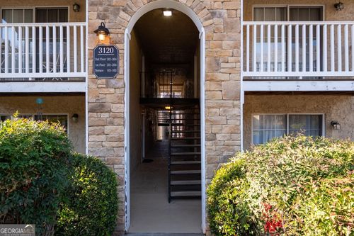 unit-101-3120 Seven Pines Ct, Vinings, GA, 30339-5881 | Card Image