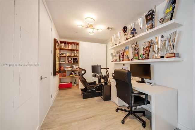 UNIT-1902 - 2831 S Bayshore Dr, Condo with 2 bedrooms, 2 bathrooms and null parking in Coconut Grove FL | Image 17