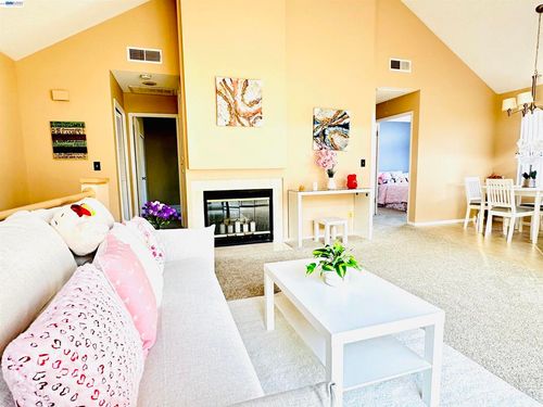 161 Seaway Ct, Hercules, CA, 94547-1545 | Card Image