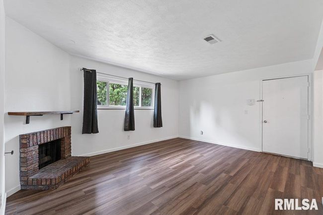 APT-4 - 3069 4 Th St, Condo with 2 bedrooms, 1 bathrooms and null parking in Moline IL | Image 4