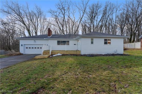 2139 Cranbrook Dr, Youngstown, OH, 44511-1233 | Card Image