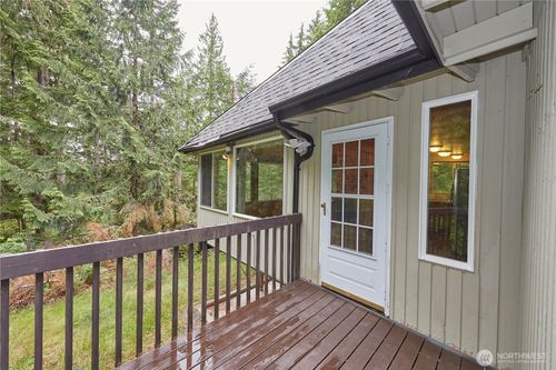690 Peter Hagen Rd W, Seabeck, WA, 98380-9234 | Card Image