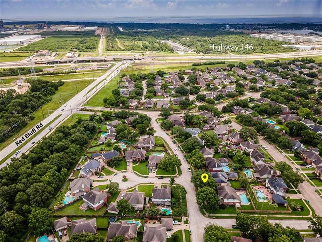 Whether you need to go south to Kemah or Galveston, or head north to 225 to access Houston or across the bay, Highway 146 in close...but not close enough for road noise!!! | Image 39