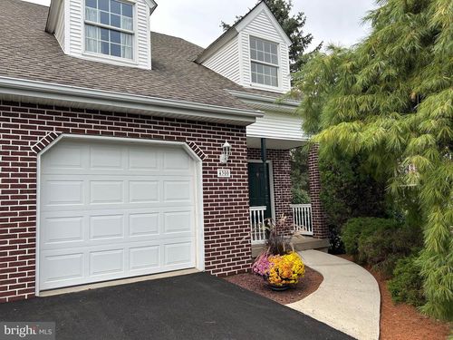 4300 Laurel Ct, Bethlehem, PA, 18020-9570 | Card Image