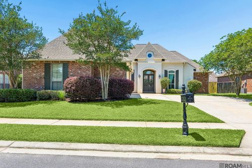 8910 Glenfield Dr, St George, LA, 70809-5234 | Card Image