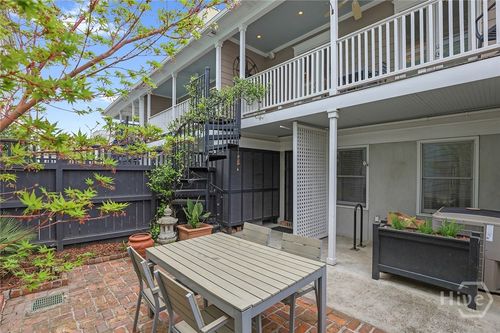 231 Houston St, Savannah, GA, 31401-4115 | Card Image