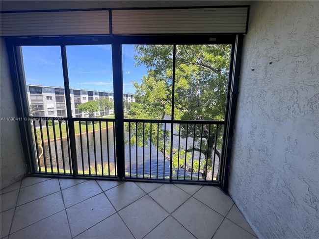 APT-407 - 2228 N Cypress Bend Dr, Condo with 2 bedrooms, 2 bathrooms and null parking in Pompano Beach FL | Image 13