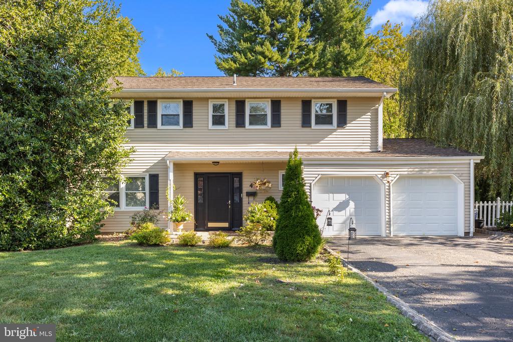 Leshin Ln, Hightstown, NJ 08520