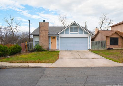 6131 Valley Bay Dr, San Antonio, TX, 78250-5716 | Card Image