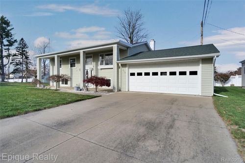 270 Marilyn Blvd, Imlay City, MI, 48444-1429 | Card Image