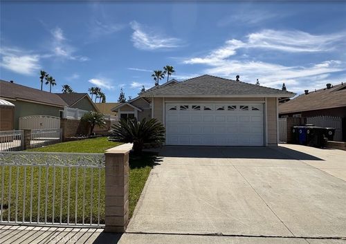 14053 Bluewood, Fontana, CA, 92337 | Card Image