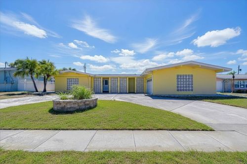 9625 Commodore Dr, Seminole, FL, 33776-1135 | Card Image