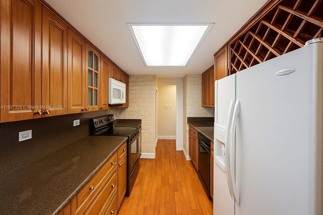 APT-115 - 251 174 Th St, Condo with 1 bedrooms, 2 bathrooms and null parking in Sunny Isles Beach FL | Image 7