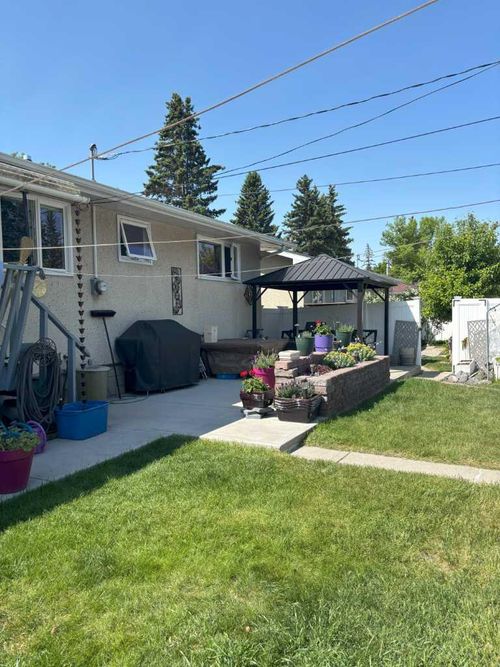 4924 40 Ave Nw, Calgary, AB, T3A0X2 | Card Image