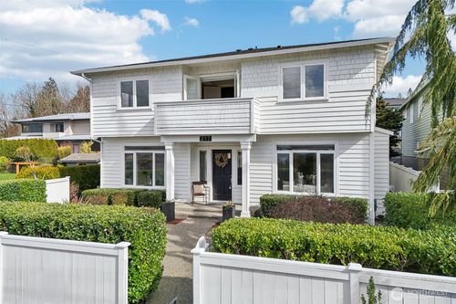 217 9th Avenue S, Edmonds, WA, 98020 | Card Image