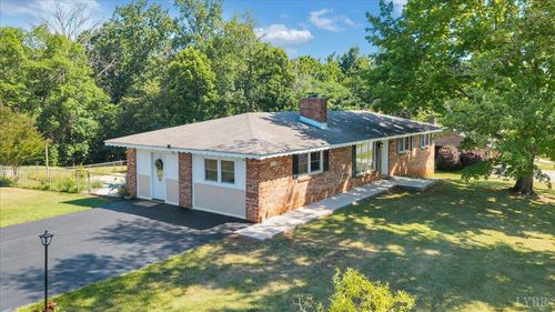 121 Ridgeview Rd, Hurt, VA, 24563-3007 | Card Image