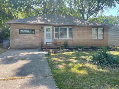 1018 Woodland St, Emporia, KS, 66801-6418 | Card Image