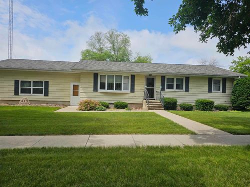313 S 2nd St, Greene, IA, 50636-9402 | Card Image