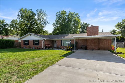 221 S Harvey St, Ada, OK, 74820-7214 | Card Image