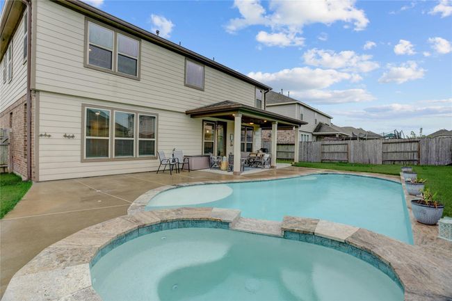 This back yard is an entertainer's dream! | Image 23