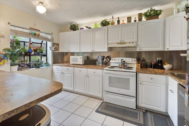 2834 - 3705 Carambola Cir N, Townhouse with 3 bedrooms, 3 bathrooms and null parking in Coconut Creek FL | Image 4
