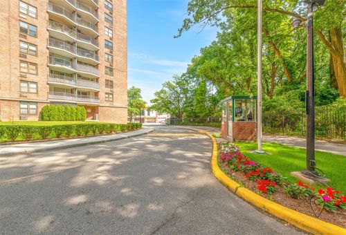 5m-90 Union Turnpike, New York, NY, 11385 | Card Image