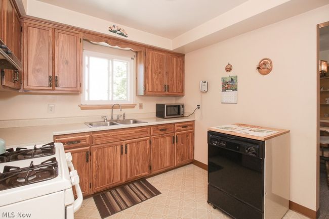 860 High Street, House other with 3 bedrooms, 1 bathrooms and null parking in Bedford OH | Image 22