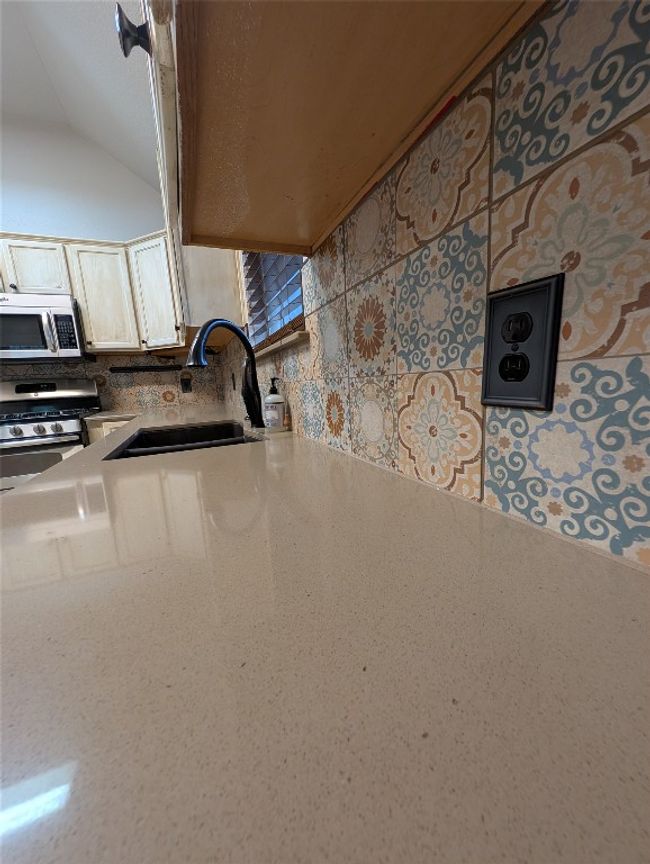 Quarts countertop | Image 6