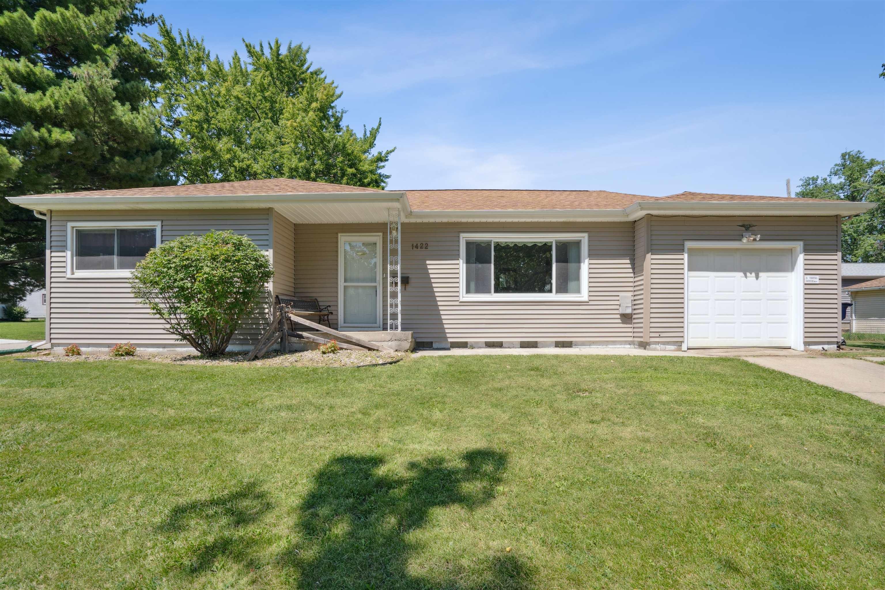 Shady Ln, Waterloo, IA 50701