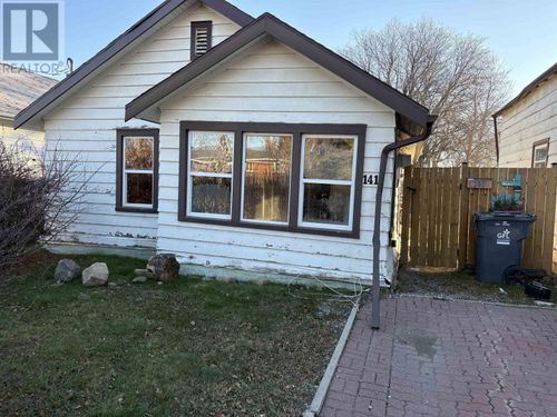 141 Pine St, Thunder Bay, ON, P7A5X4 | Card Image