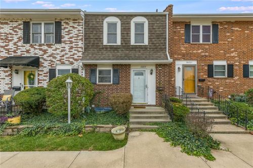 10219 W 96th Ter, Overland Park, KS, 66212-5148 | Card Image