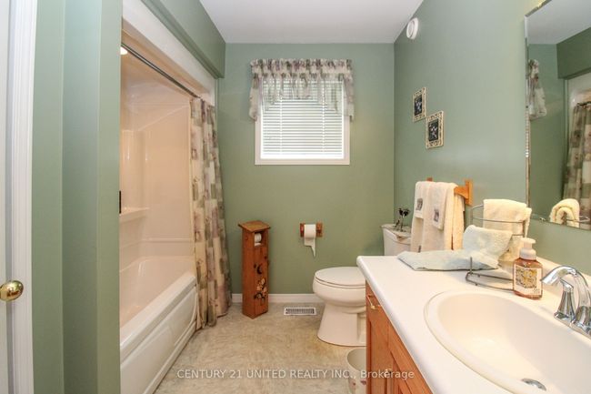 449 King George St, House other with 3 bedrooms, 2 bathrooms and 2 parking in Peterborough ON | Image 12