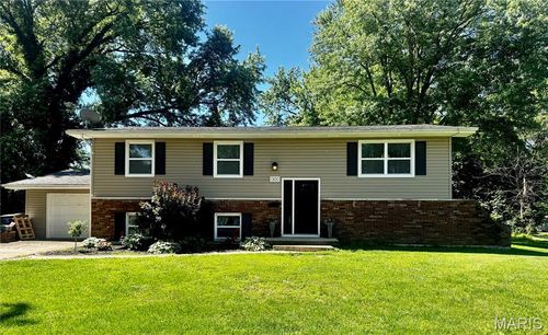 1300 Chestnut St, Greenville, IL, 62246-1308 | Card Image