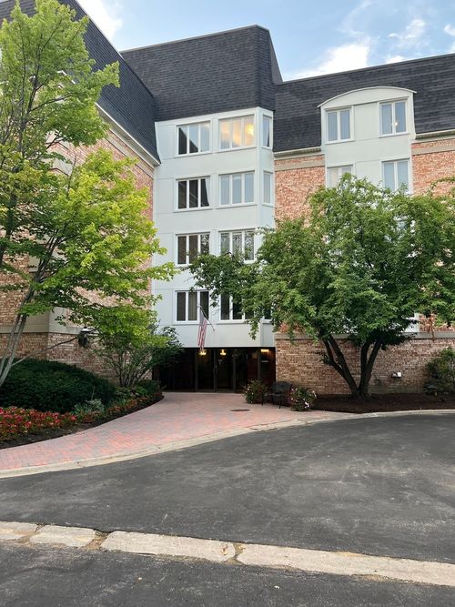 apt-457-200 Lake Blvd, Buffalo Grove, IL, 60089-8204 | Card Image