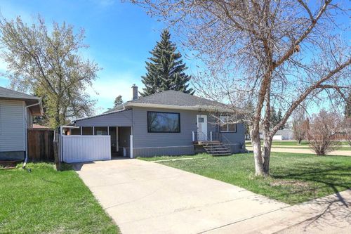 4612 53 St, Stettler, AB, T4K1J5 | Card Image