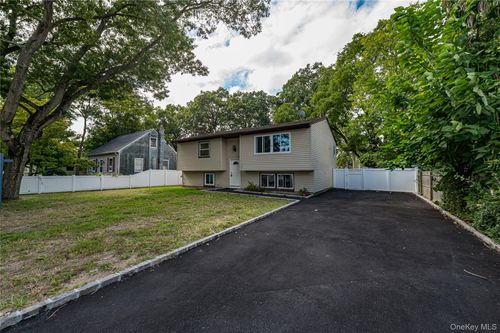84 N 17th Street, Babylon, NY, 11798 | Card Image