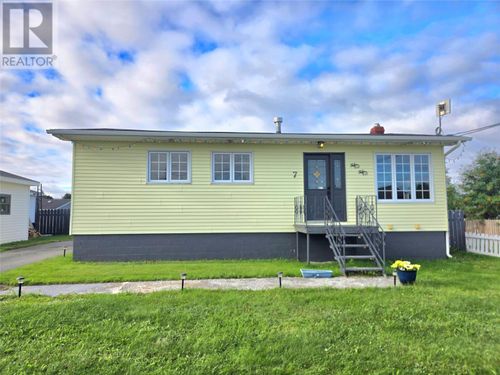 7 Cooper'S Ave, Grand Falls Windsor, NL, A2B1G8 | Card Image