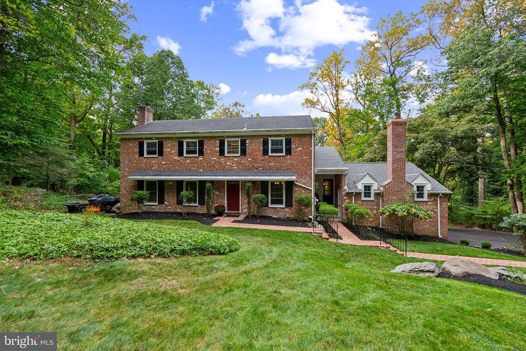 Fox Hill Ln, Newtown Square, PA 19073