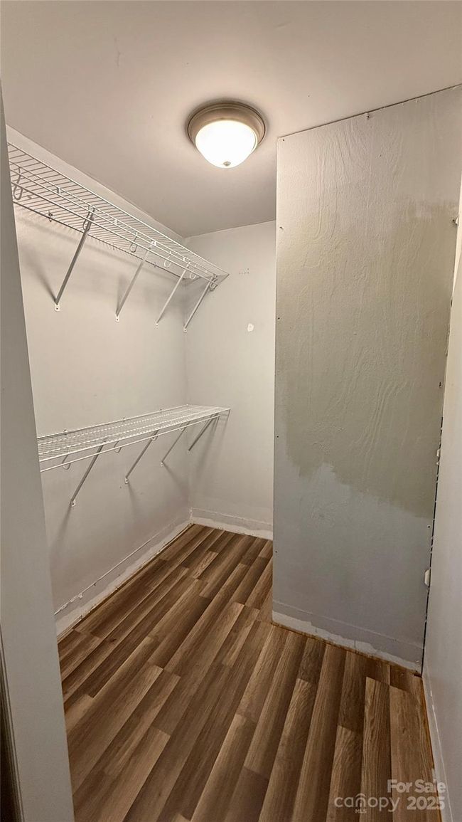 Walk-in in closet | Image 17