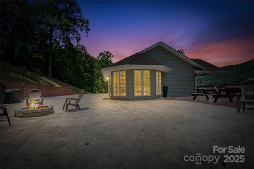 189 Poverty Branch Rd, Barnardsville, NC, 28709-9792 | Card Image